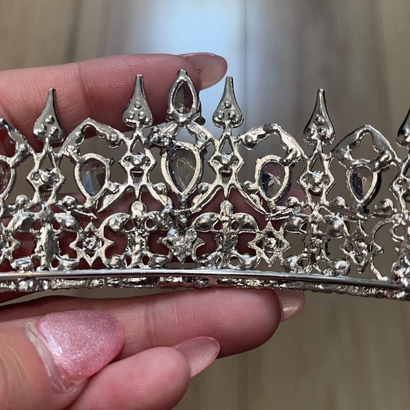 Ritalanevintage Elsa Coronation Crown - Picture 4 of 4